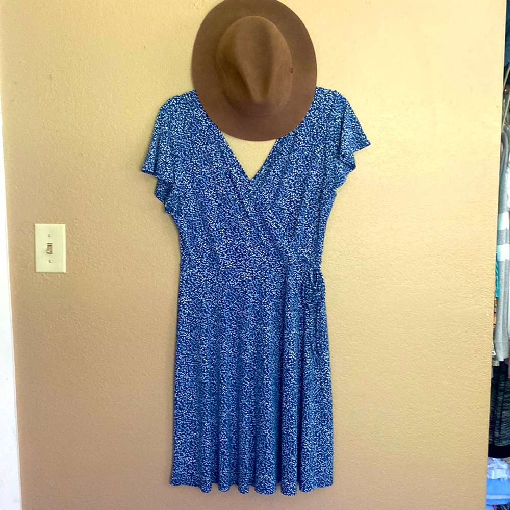 Flattering all around dress.